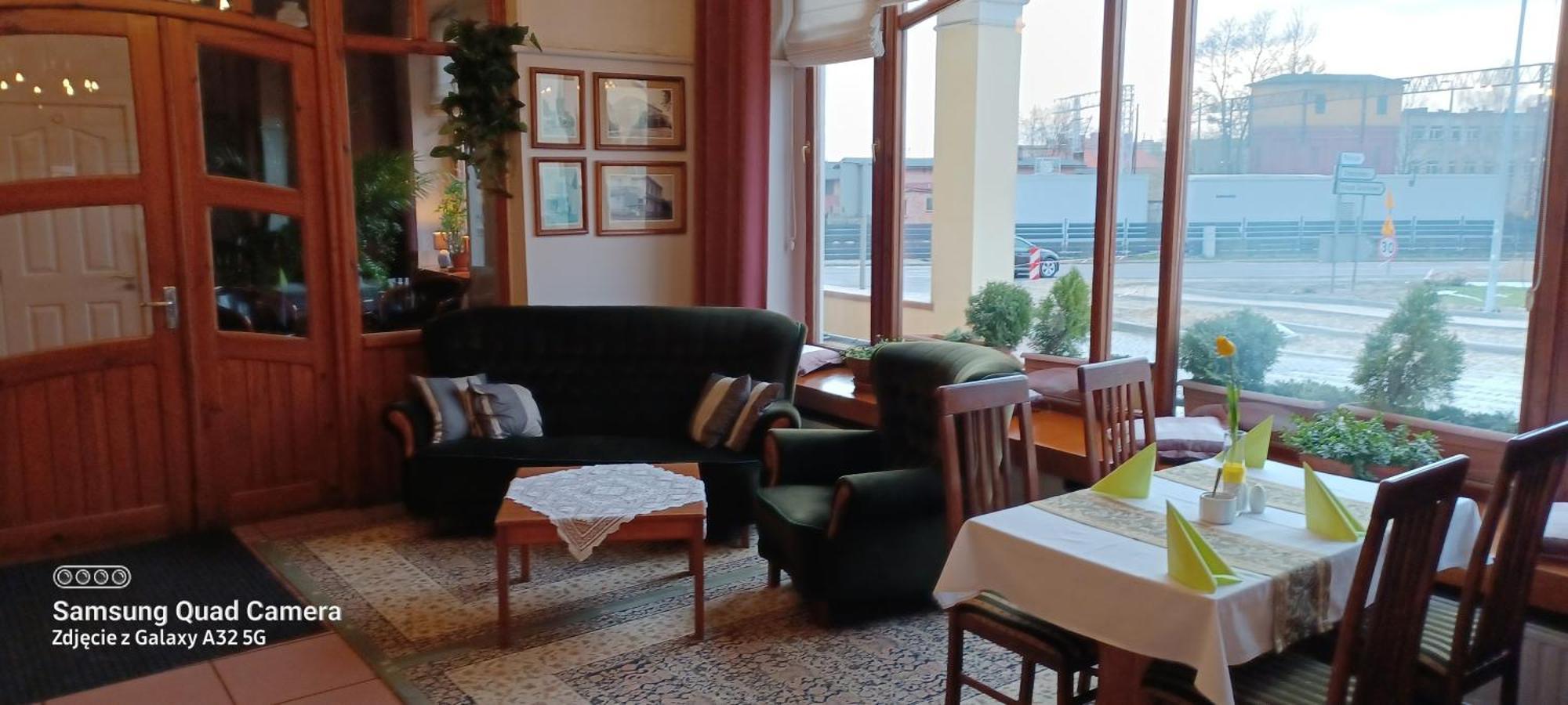 Wielkopolanka Pokoje Goscinne I Restauracja Chodzież 外观 照片